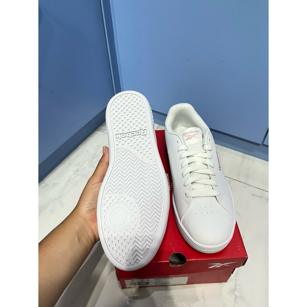 Jual Sepatu sneakers / Tennis Reebok women putih kulit sintetis sale 70 ...