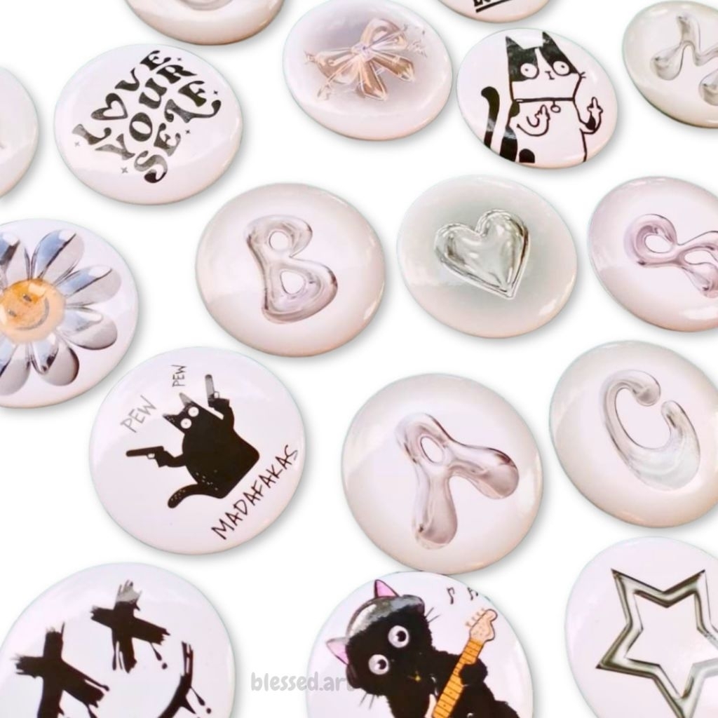 Jual Pin Button | Black White | Inisial A-Z | Aesthetic | Ukuran 44 mm ...