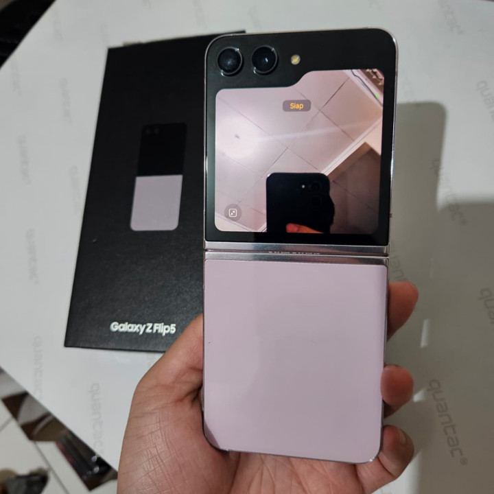 Samsung Z Flip 5 8/256GB Flip5 FULLSET MULUS LIKE NEW GARANSI RESMI SEIN Minus T