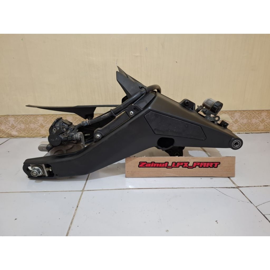 Jual SWING ARM NEW R15 V3 VVA PLUG PLAY (PNP) ALL VIXION, XABRE dan R15 ...