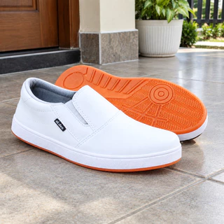 Sepatu Pria Slip On Putih Sneakers Tanpa Tali Slop Casual Cowok Kekinian untuk Santai dan Kerja
