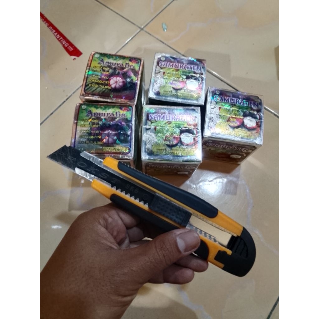 Jual Cutter besar warna kuning dan hitam | Shopee Indonesia