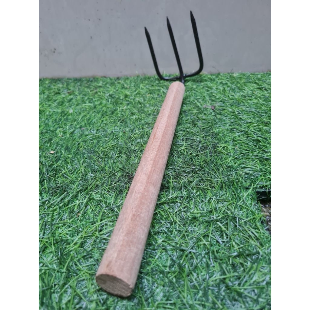 Jual Alat garuk rumput/gulma asli baja gagang kayu | Shopee Indonesia