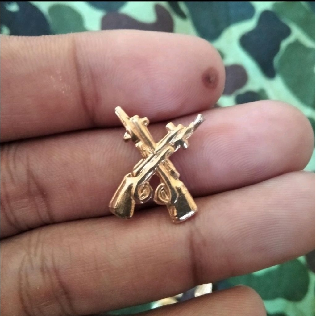 Jual pin silang senjata abri pin senapan jadul pin tentara jadul tahun ...
