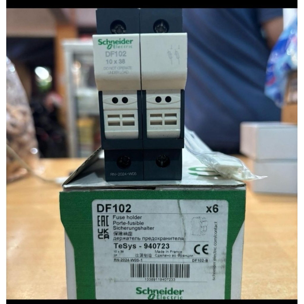 Jual SCHNEIDER DF102 FUSE CARRIER DF 2P 32A 690VAC FUSE SIZE 10X38MM ...