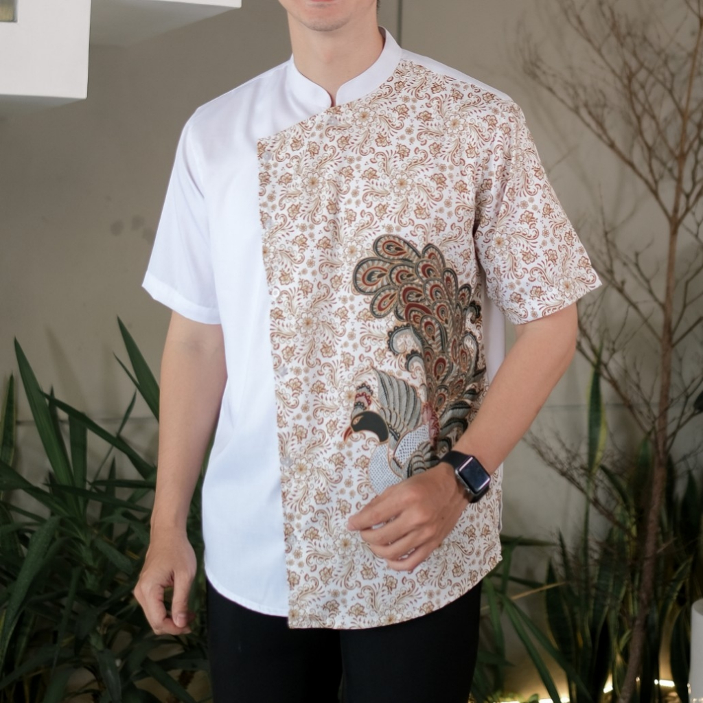 Kemeja Koko Batik Pria Motif Merak Dengan Kancing Samping Kerah Sanghai Series MRK