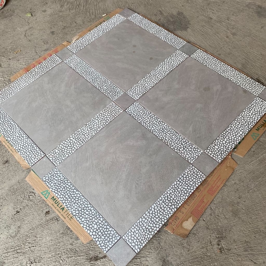 Keramik Carpot Gastoon Grey 50x50 Kombinasi Motif Batu 10x50 & 10x10 | Matt