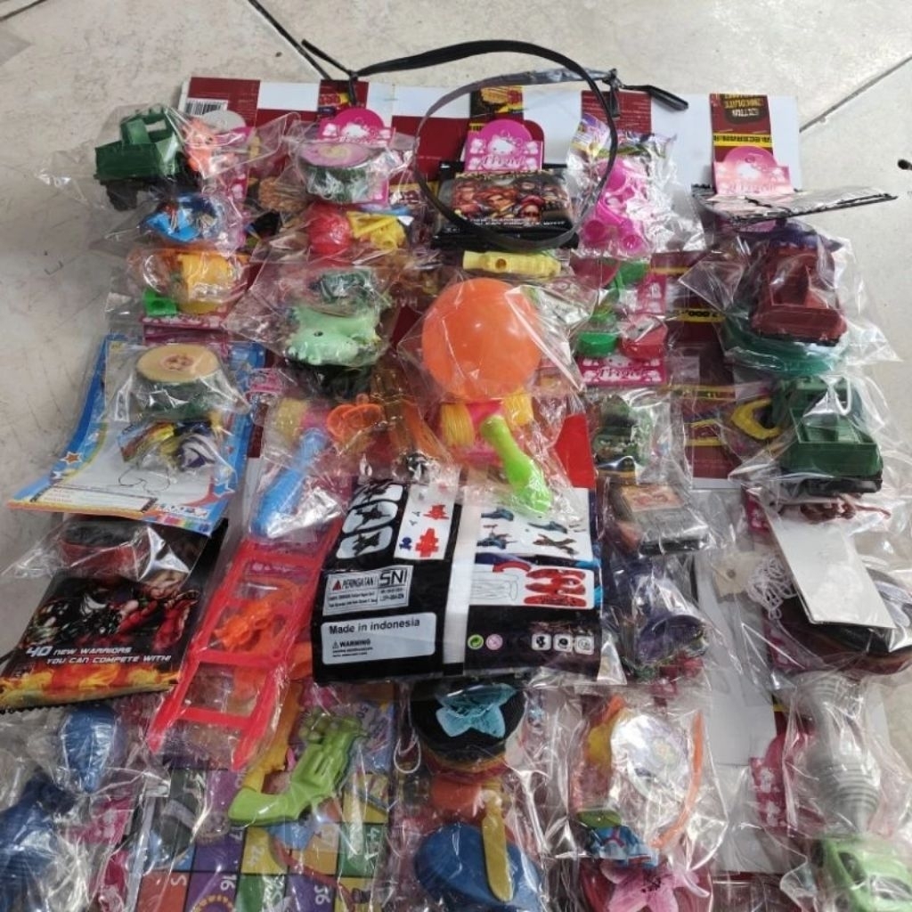 Jual 40 pcs mainan siap jual serba (2000) rendom grosir mainan campur ...