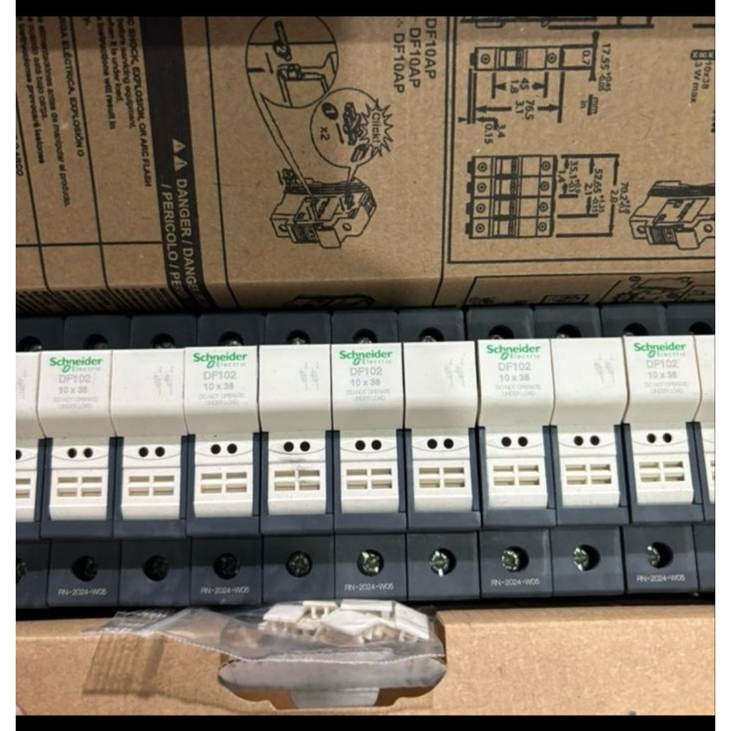 Jual SCHNEIDER DF102 FUSE CARRIER DF 2P 32A 690VAC FUSE SIZE 10X38MM ...