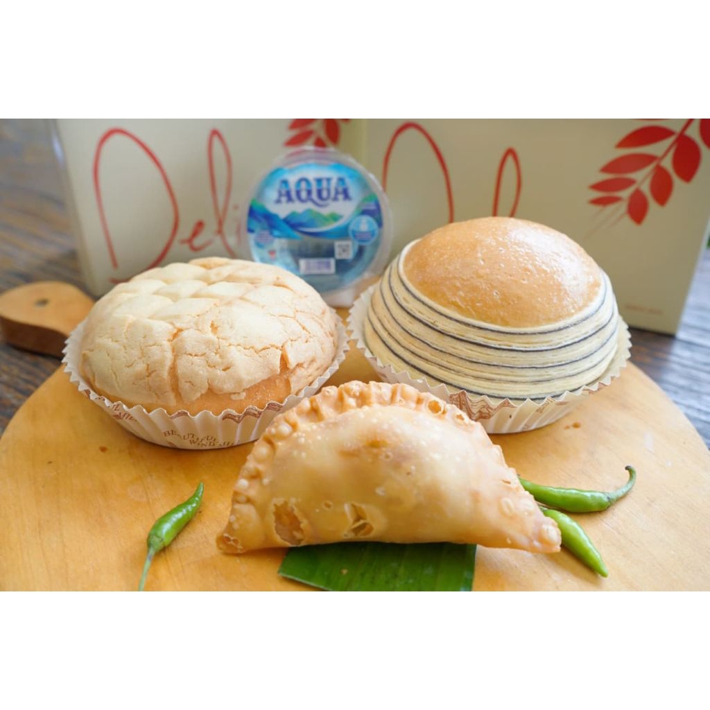 Jual Paket Snack box 25.500 ( 2 Roti, 1 Gorengan, 1 Mineral water 220ml ...