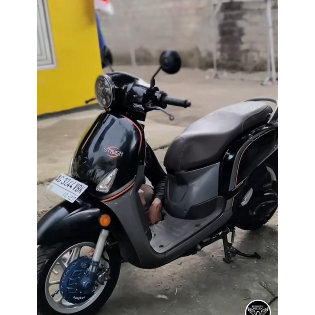 Jual Body scoopy 2017-2019 model vespa custome fiberglass poxi | Shopee ...