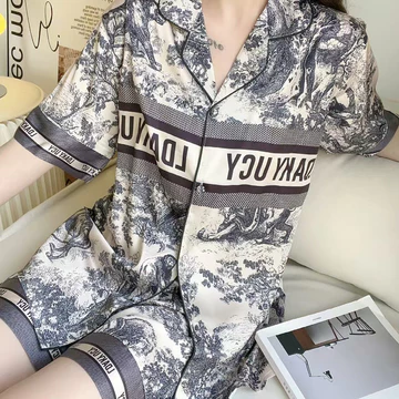 2026 Piyama Korea Style Wanita Longgar Nyaman One Set Piyama Satin Wanita Motif Tinta Premium
