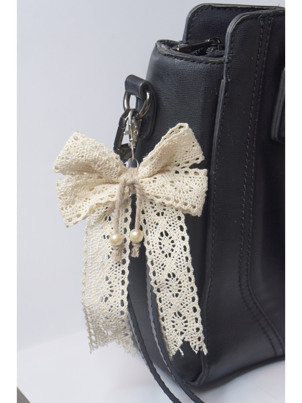 Jual KALA Bag Charm Bow Ribbon Pita Renda Cream | Gantungan Tas ...