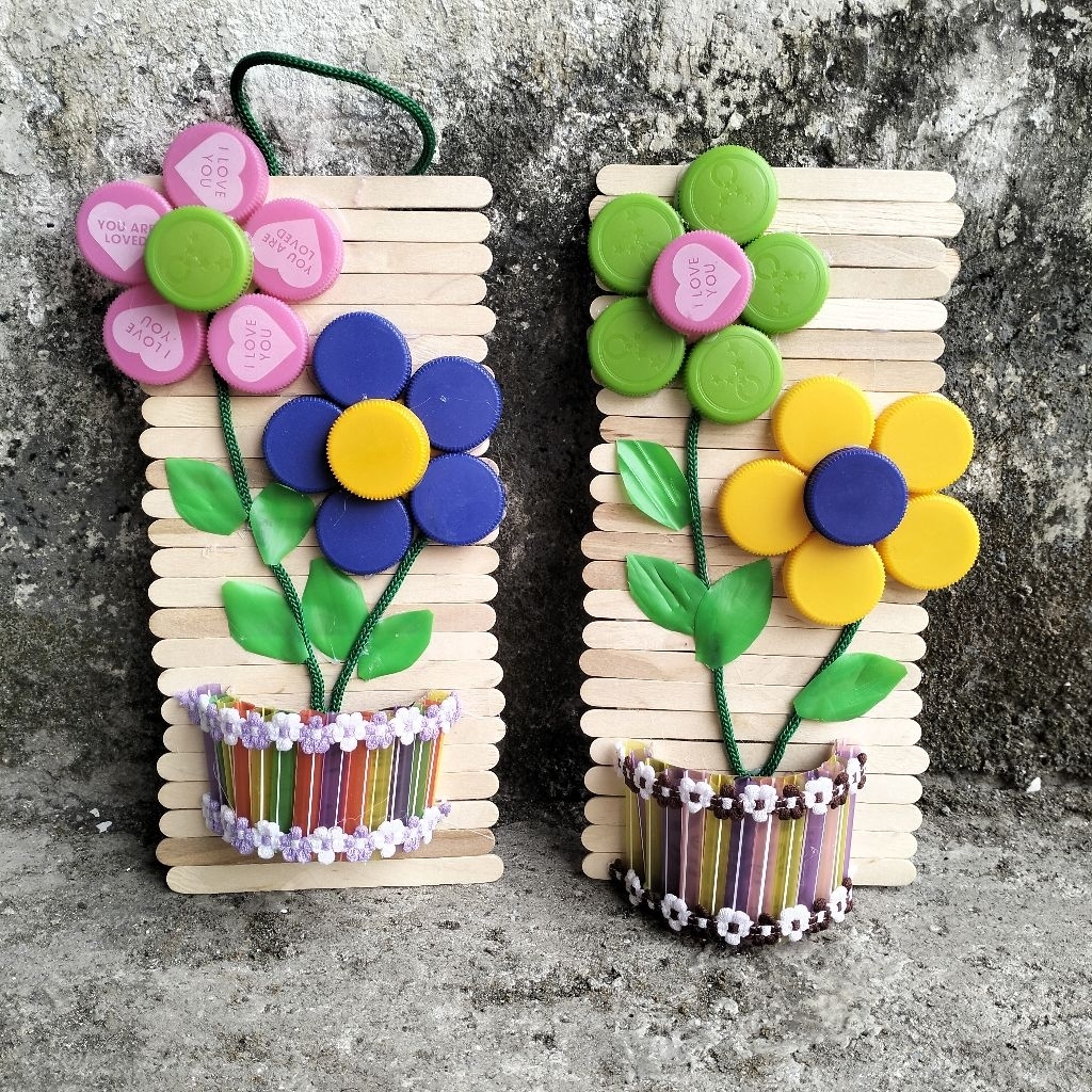 KERAJINAN TANGAN DARI TTUP BOTOL BEKAS DAN STIK ES CREM KERAJINAN TANGAN ANAK SD KERAJINAN TANGAN  HIASAN DINDING PRAKARYA SEKOLAH
