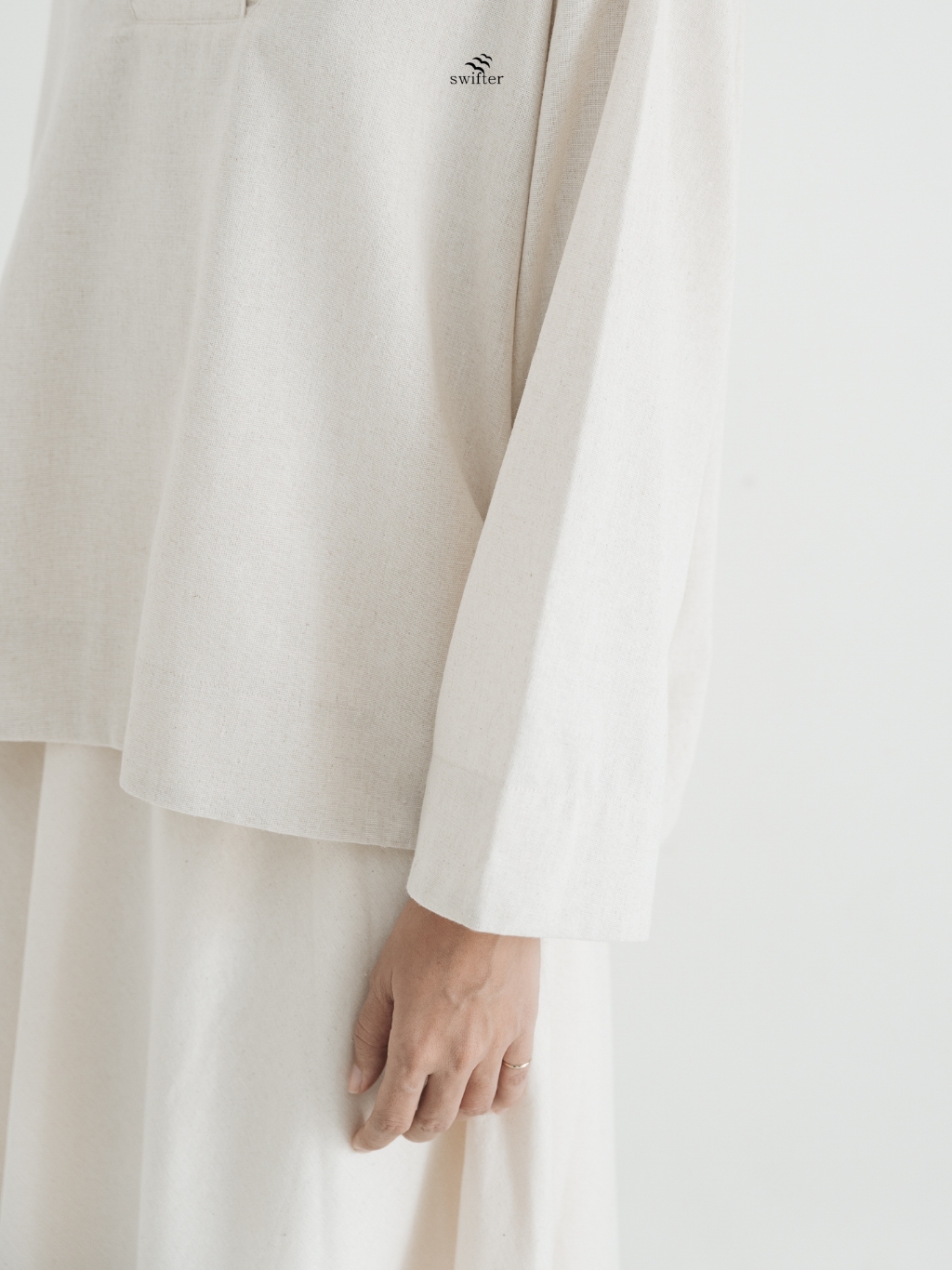 Jual Swifter - Ira Boxy Linen Top / Minimalist Long Sleeve Standing ...