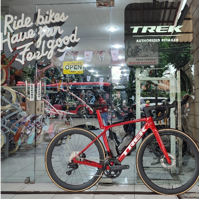 Jual NEW TREK Madone SLR Gen Project One ICON Red Crystalline