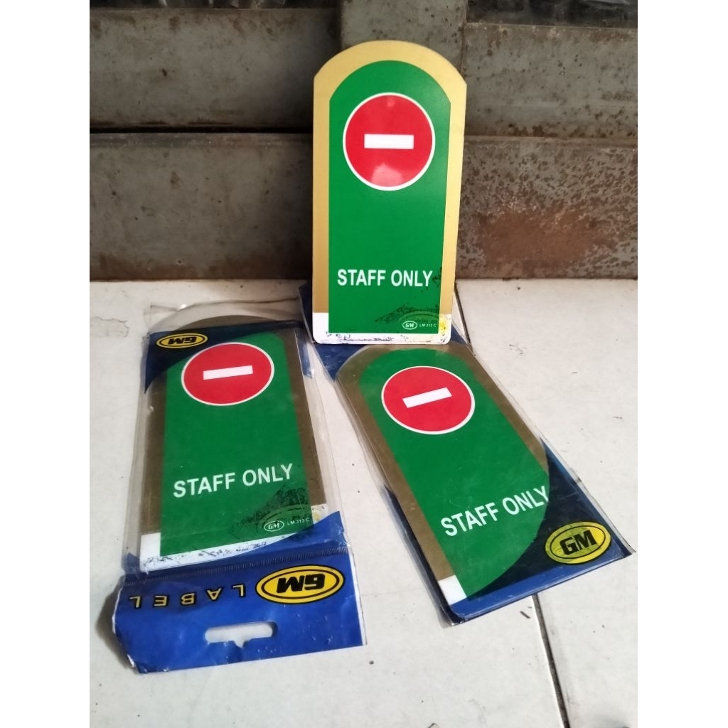 Jual GM label staff only acrylic | Shopee Indonesia