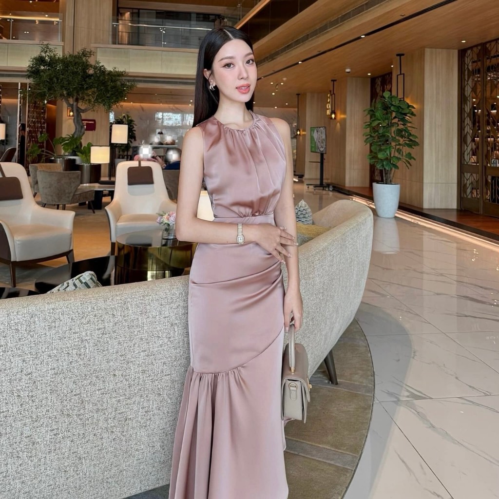 dress simple elegan Simple Elegant Satin Minimal Bridal Gown | Sleeveless Minimalistic Wedding  Dress