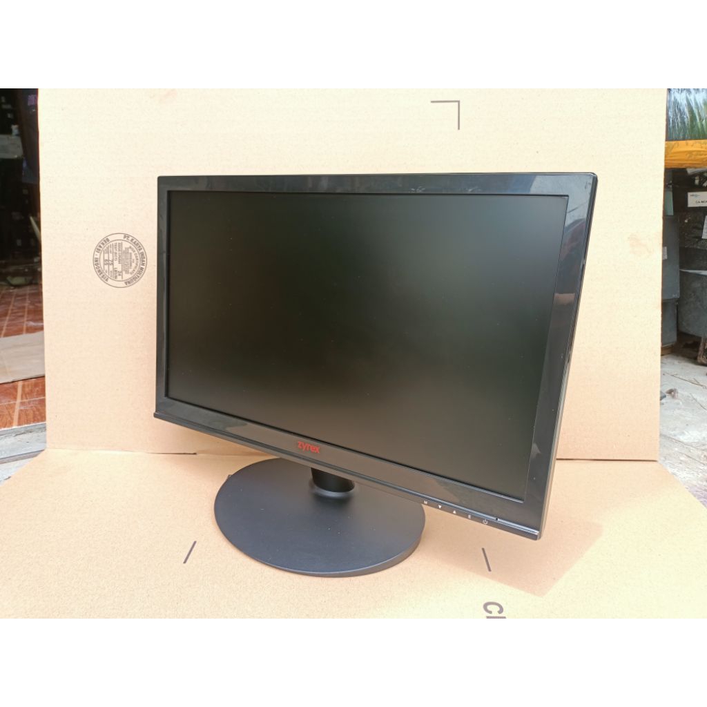 Jual Monitor Zyrex 18.5W LED 19inchi Mulus Normal | Shopee Indonesia