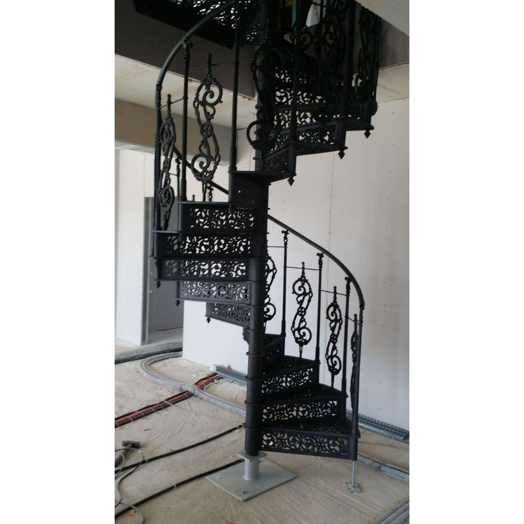 Jual tangga putar trap besi, trap kayu dengan desain klasik | Shopee ...