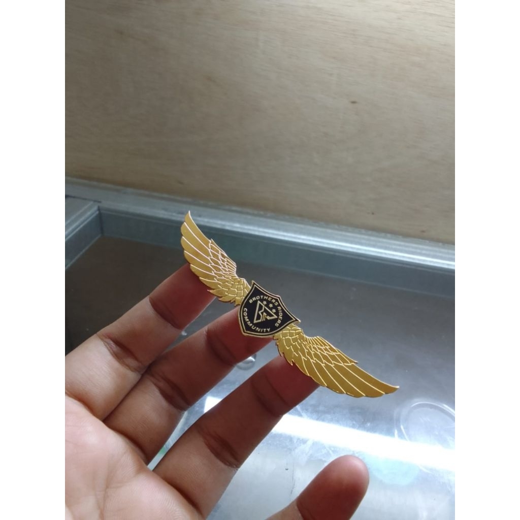 Jual pin custom model wing bahan kuningan | Shopee Indonesia