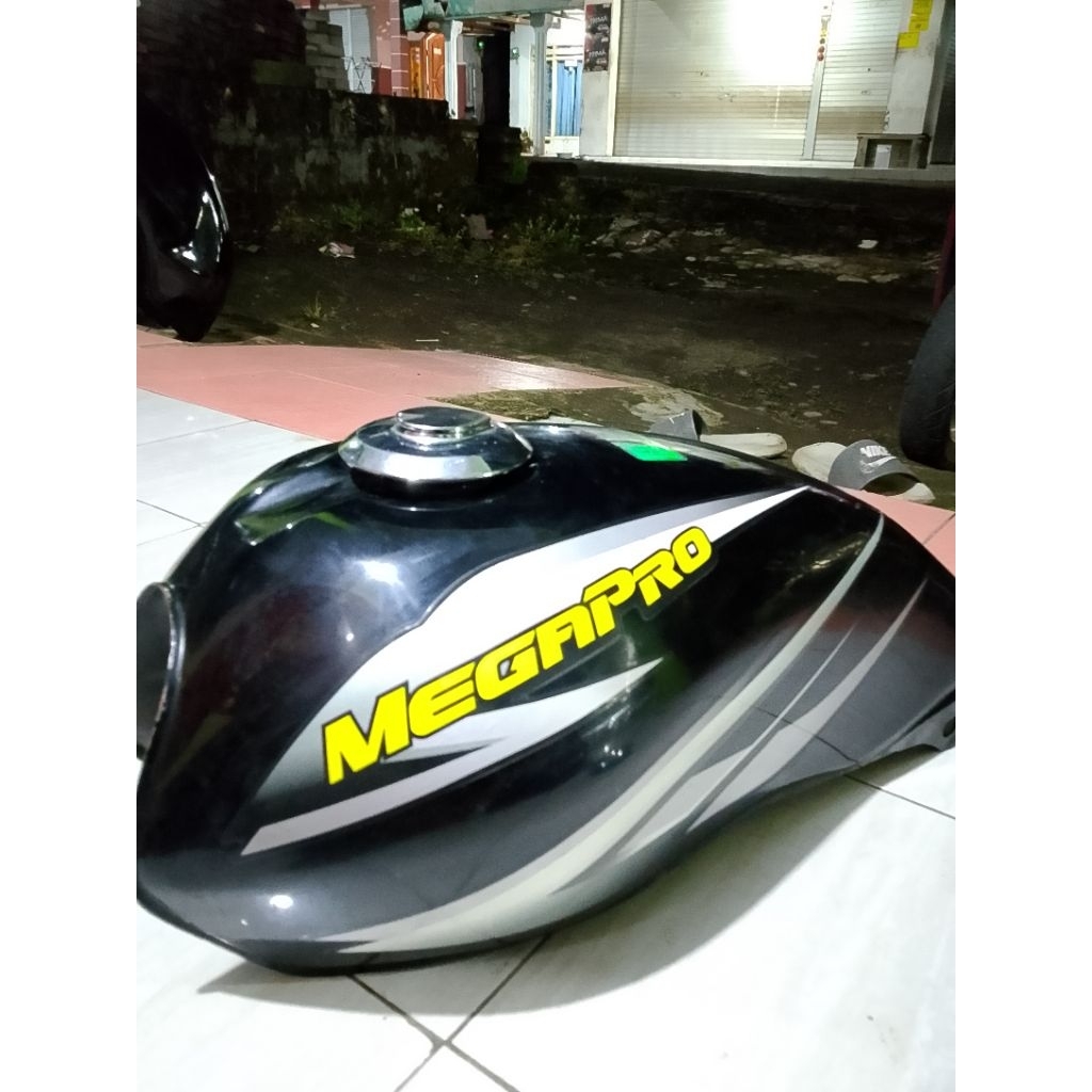 Jual tengki Megapro hiu original ORI wutuh ( no minus ) | Shopee Indonesia