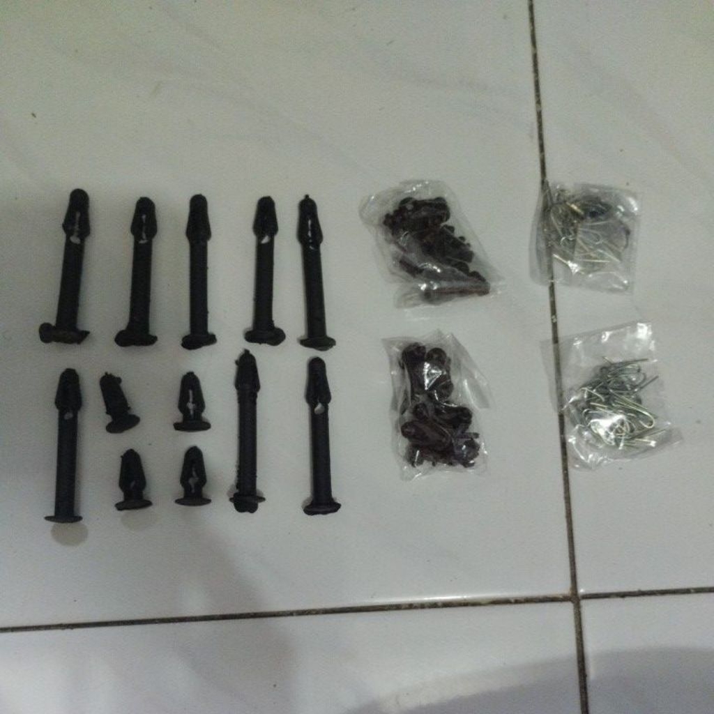 Jual klem plastik atau paku keling plastik (juga disebut push-pin ...