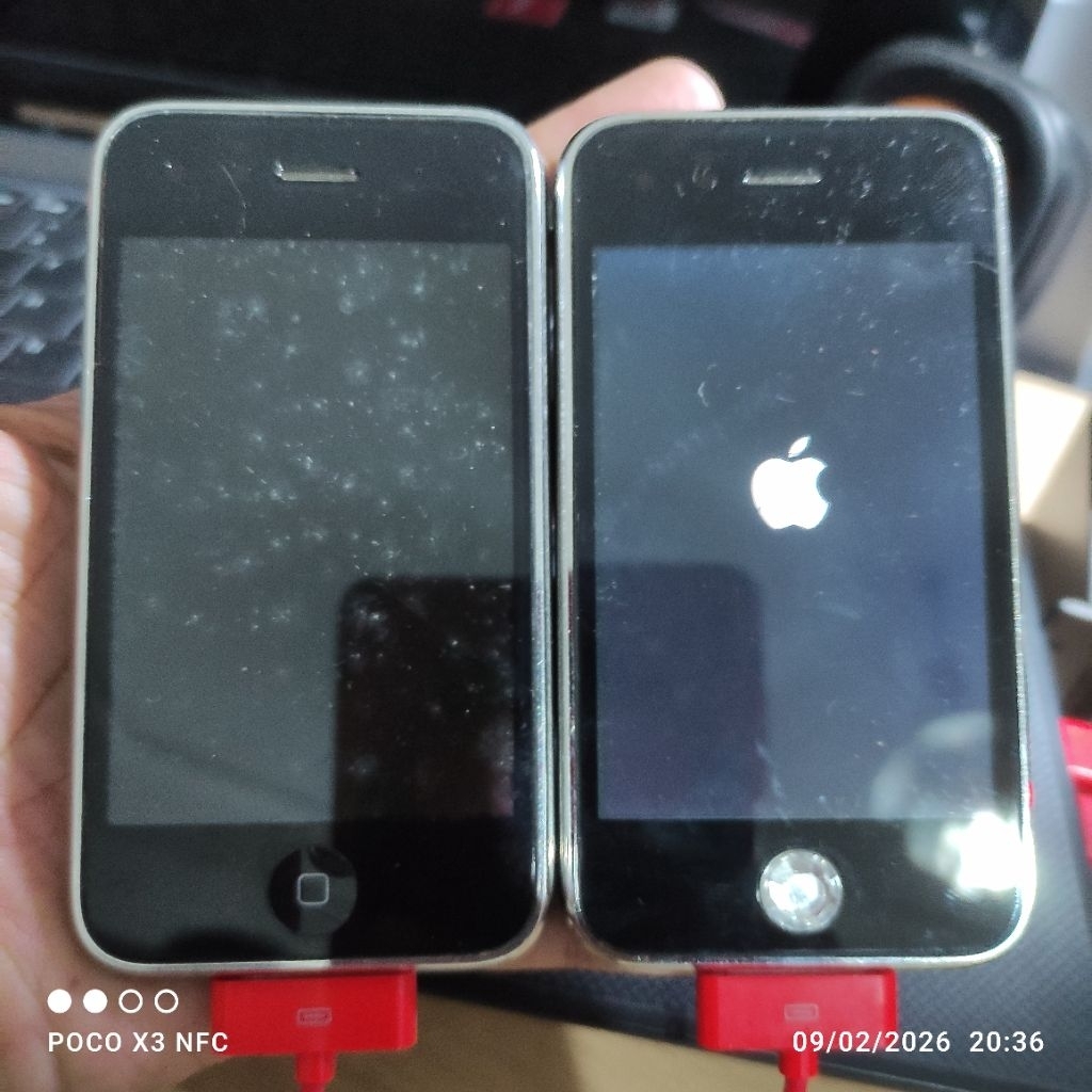 Jual mesin iPhone 3GS 2 unit Hanya nyala logo baterai cek deskripsi ...