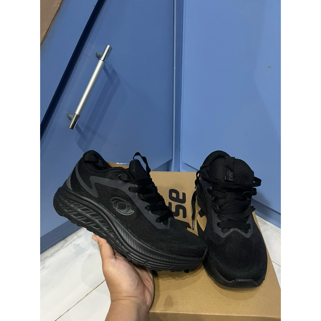 Jual Sepatu Astec Running men/ women unisex full black/ hitam ukuran 39 ...