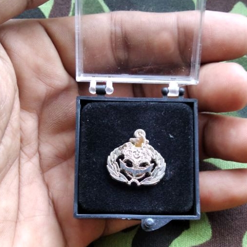 Jual pin tentara angkatan laut singapore navy pin jangkar pelaut pin ...