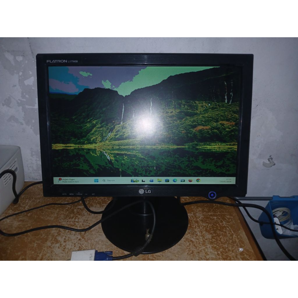 Jual Monitor LCD LG 17 inch wide screen kondisi normal | Shopee Indonesia