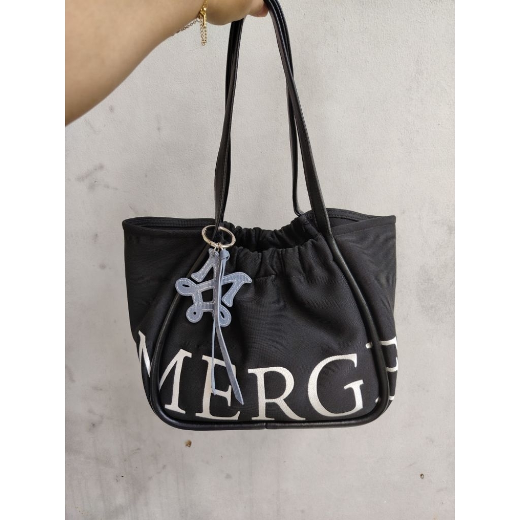 Jual preloved tas original merge thailand hitam | Shopee Indonesia