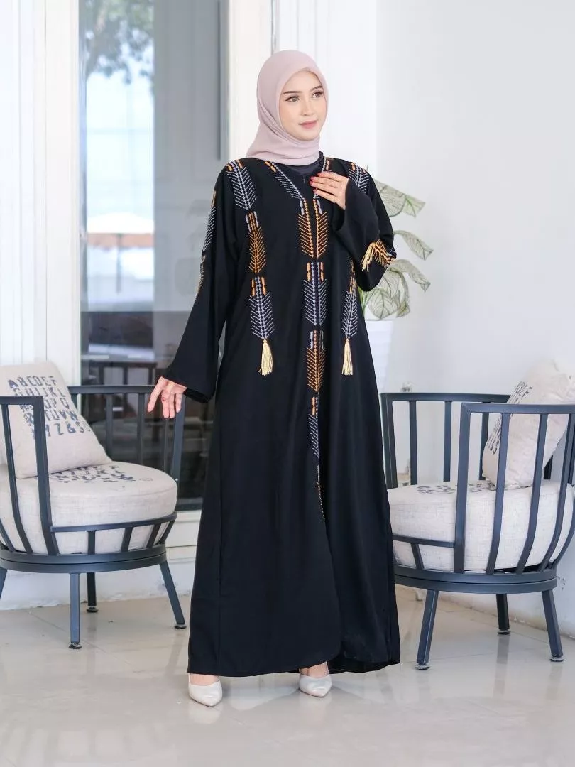 Abaya Bordir Hitam Arab Tampilan Keseluruhan