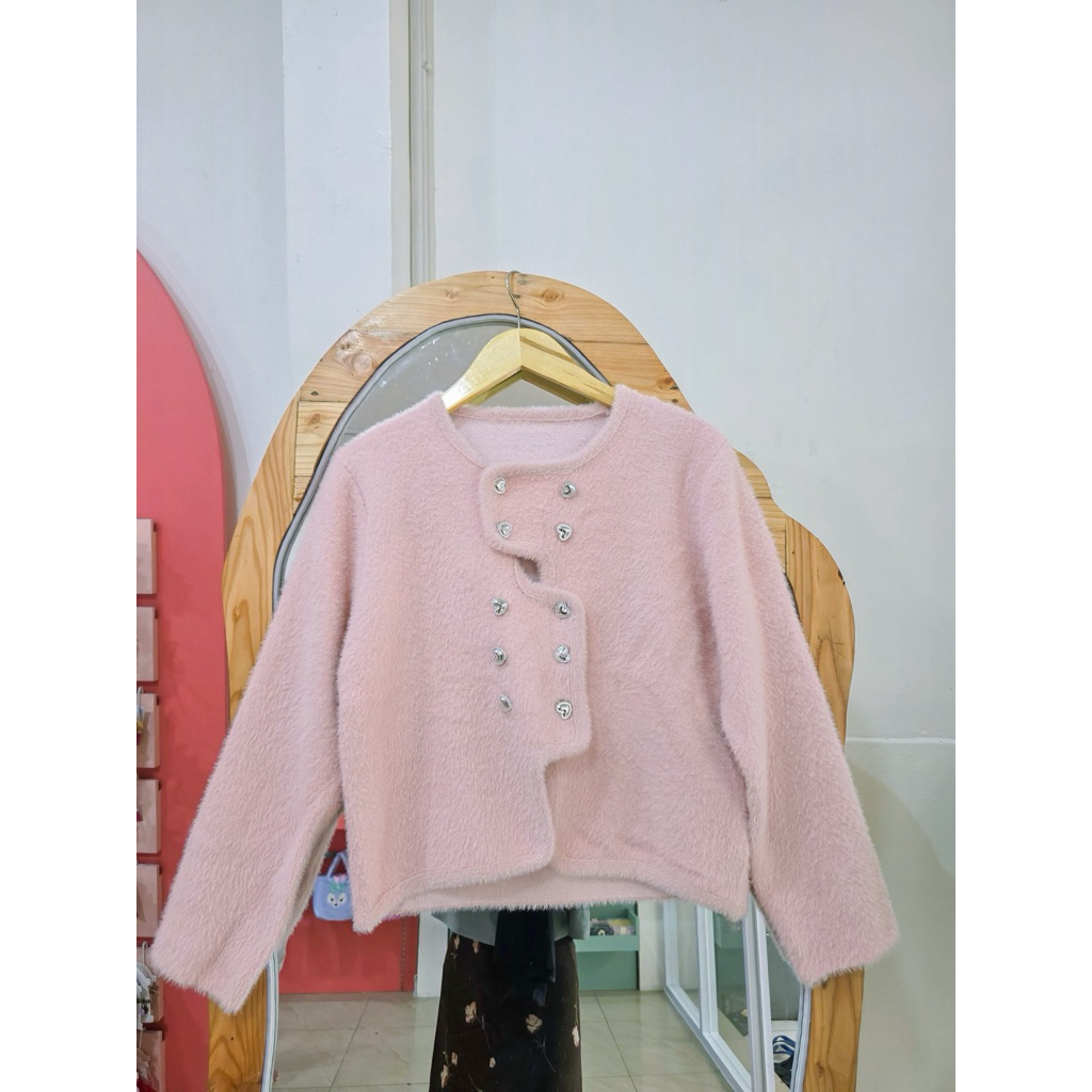 Jual cardigan / tweed bulu halus kancing jigjag pink | Shopee Indonesia