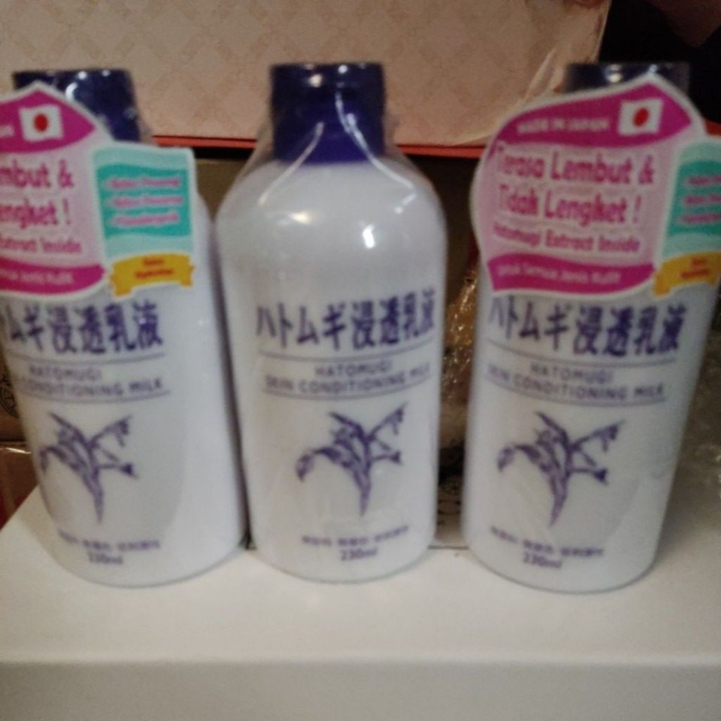 Jual Hatomugi skin conditioning milk expayer 2027 | Shopee Indonesia