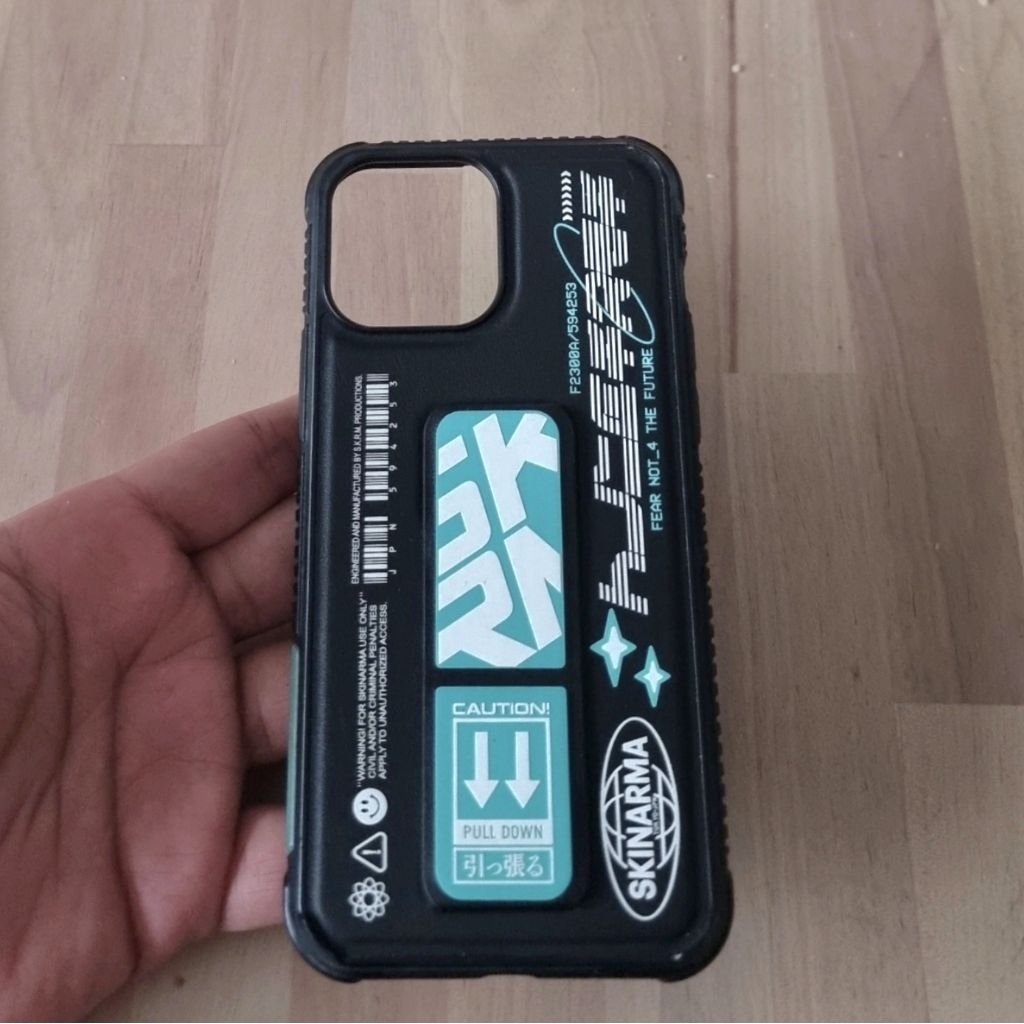 Jual PLAYWORKS Skinarma Iphone 13 Pro Max case strap ori no box ...