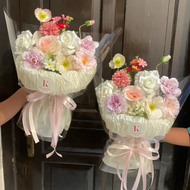 Jual roundy bouquet bucket bunga bucket wisuda bucket graduation ...