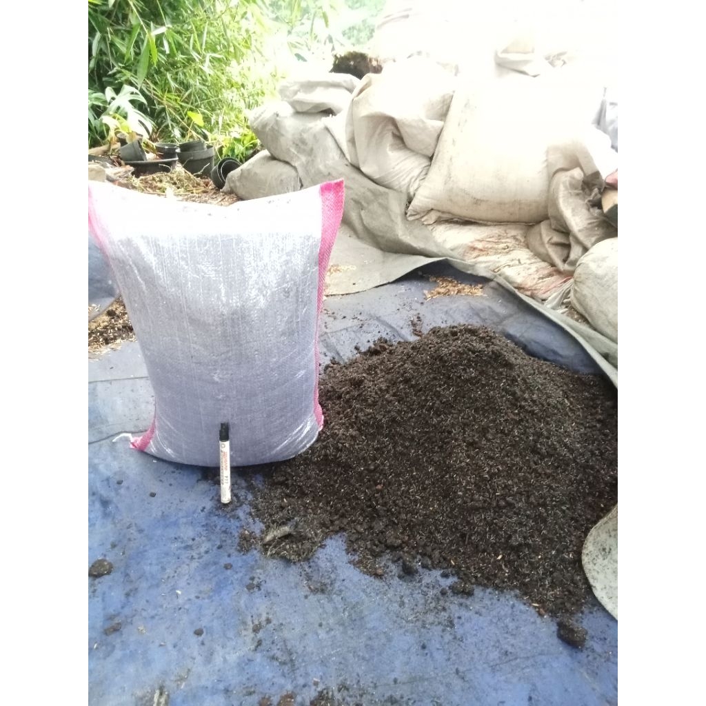 Jual Pupuk sapi campuran sekam bakar kemasan karung 15kg | Shopee Indonesia