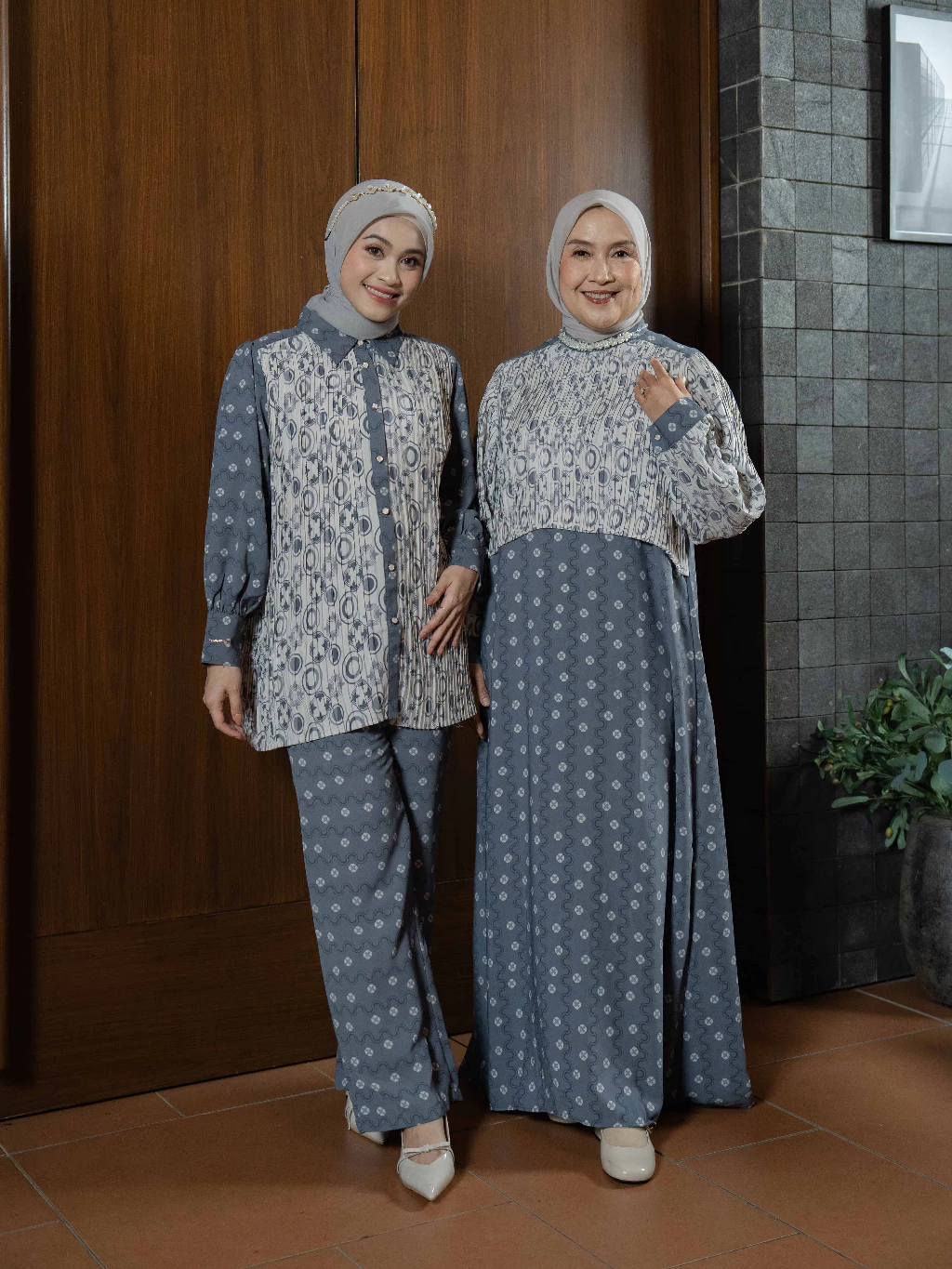 Baju couple lebaran warna biru denim modern dari Mayoutfit