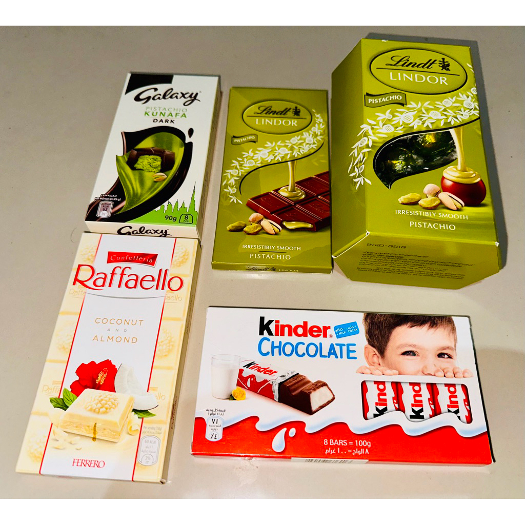 Jual aneka cokelat asli dari dubai ( Lindt pistachio, raffaello, galaxy ...