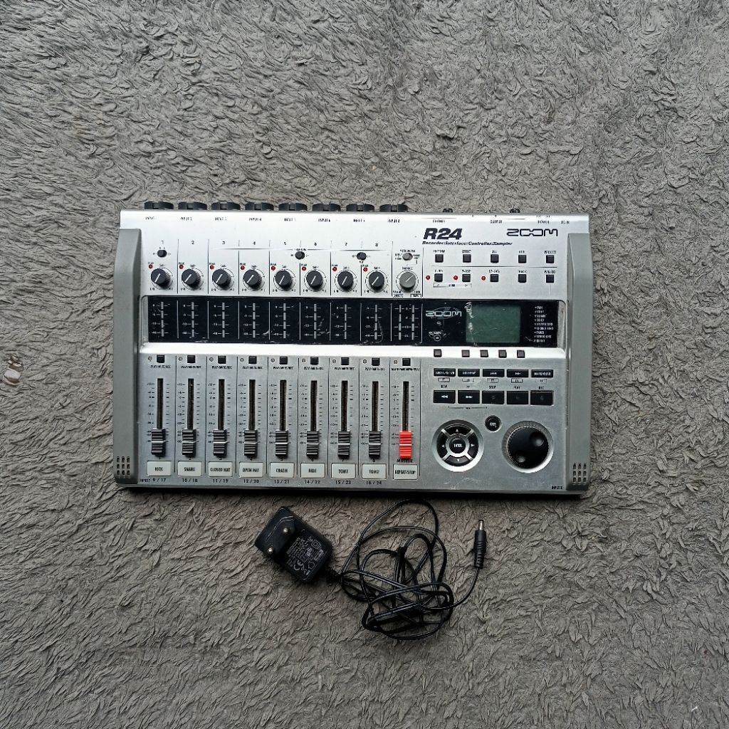 Jual Zoom R24 Multitrack Recorder (Kondisi Bekas Normal) | Shopee Indonesia