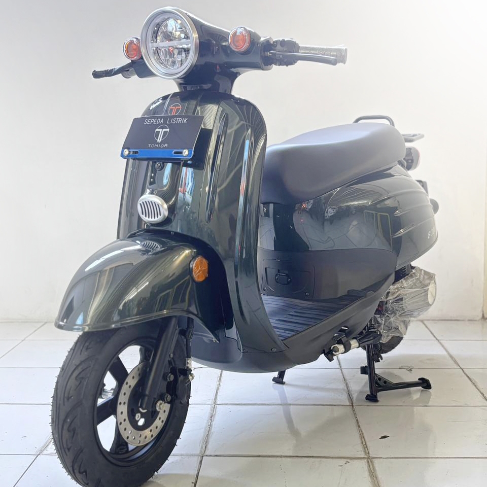 Jual Sepeda Motor Listrik Tomida Scooty TERBARU model vespa MOLIS ...