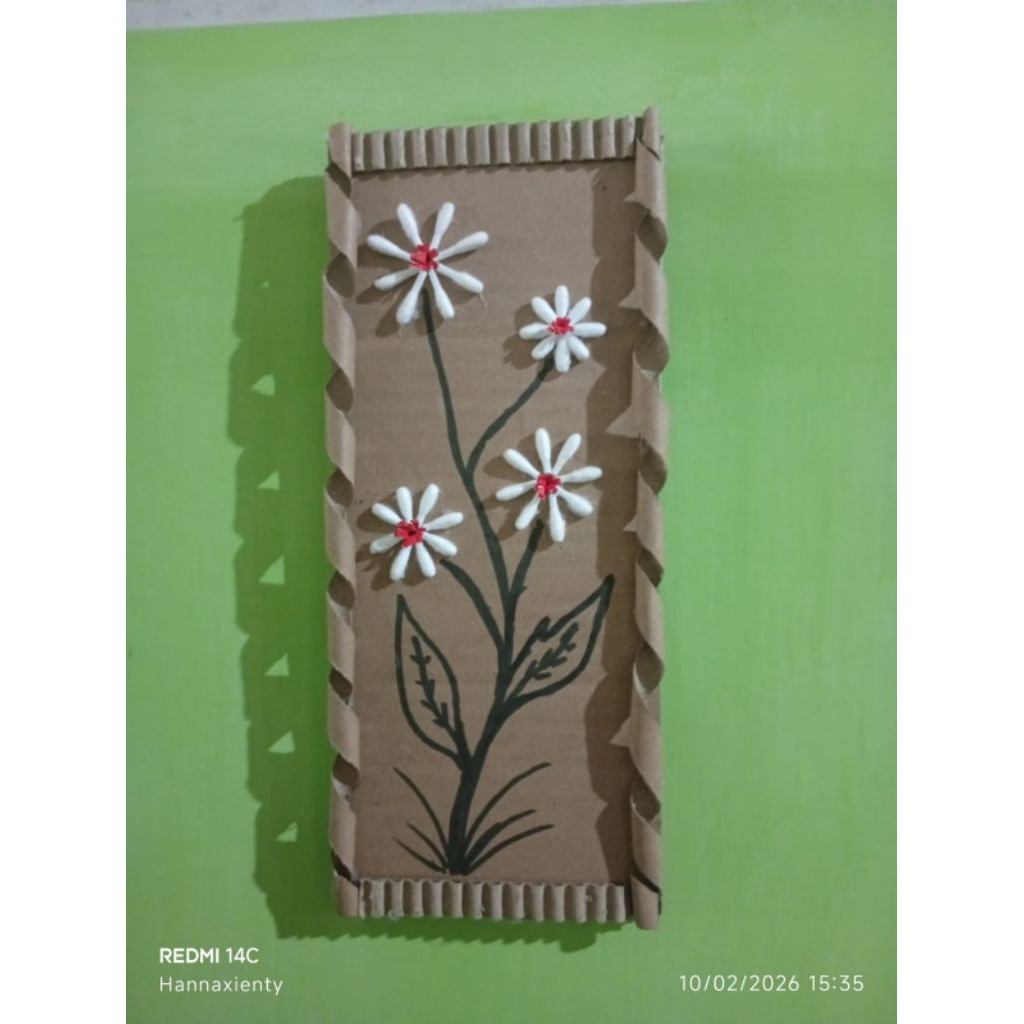 prakarya dari kardus dan coton bud