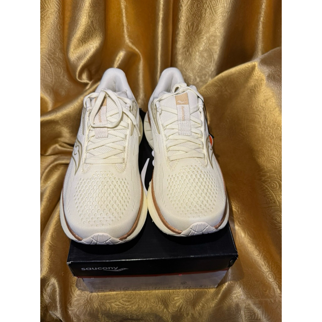 Jual Sepatu Lari Wanita SAUCONY Shoes Ride 18 Women - Vanilla | Shopee ...