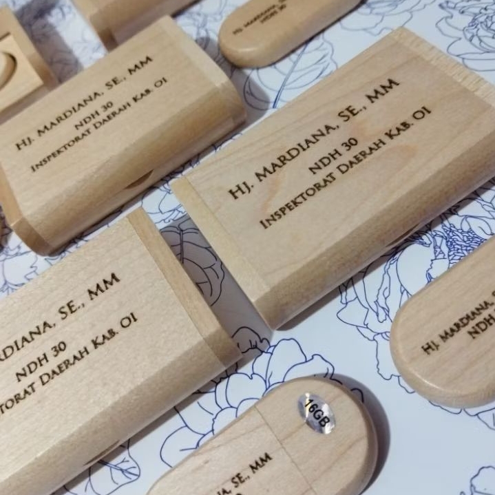 Jual Flashdisk Kayu USB kayu Free custom grafir | Shopee Indonesia