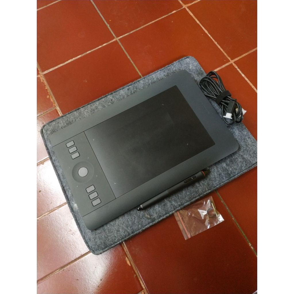 Jual Wacom intuos pro touch PTH451 PTH 451 second medium pentab ...