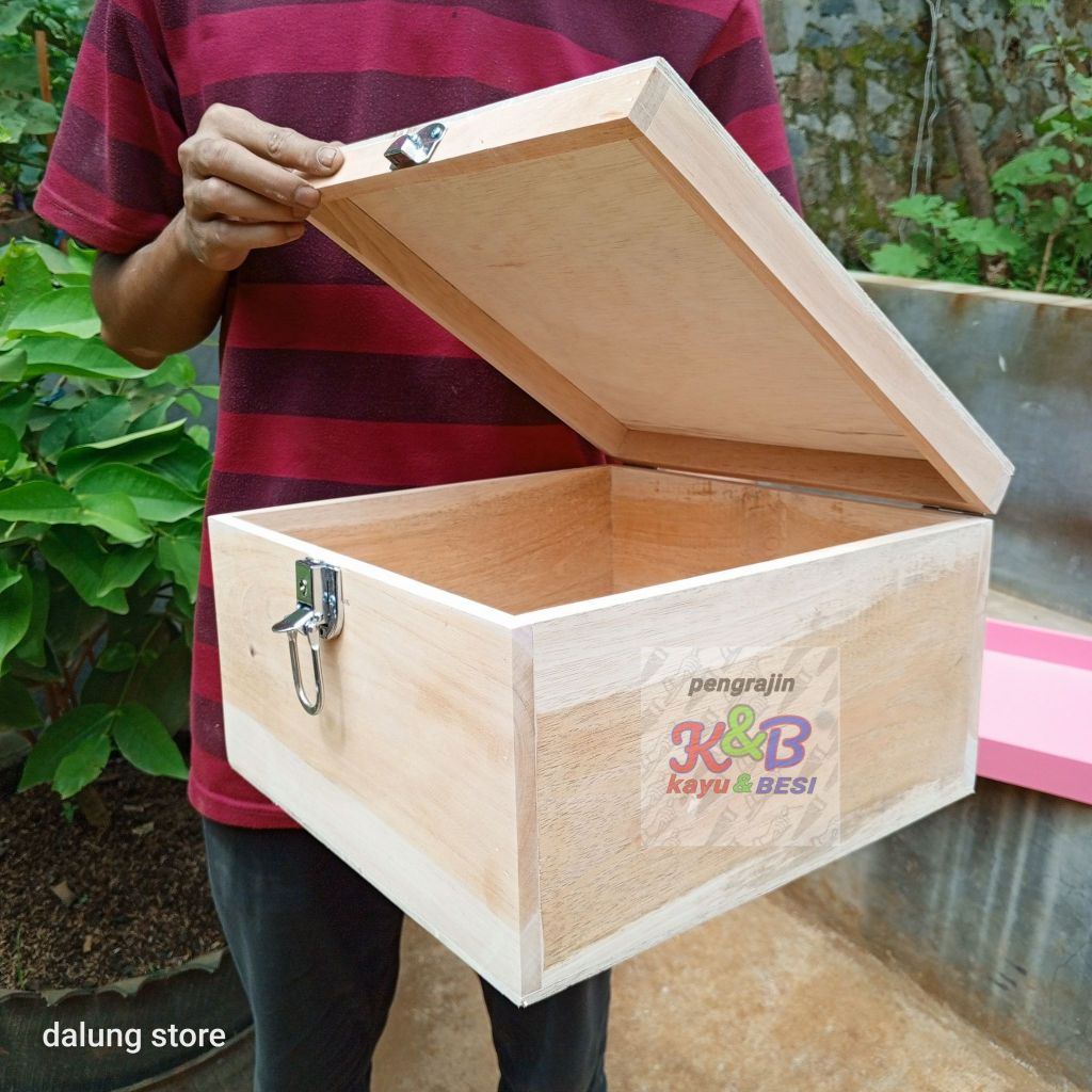 Jual Kotak Box Kayu Penyimpanan Pakai Kunci Ukuran 30x30x18/Box ...