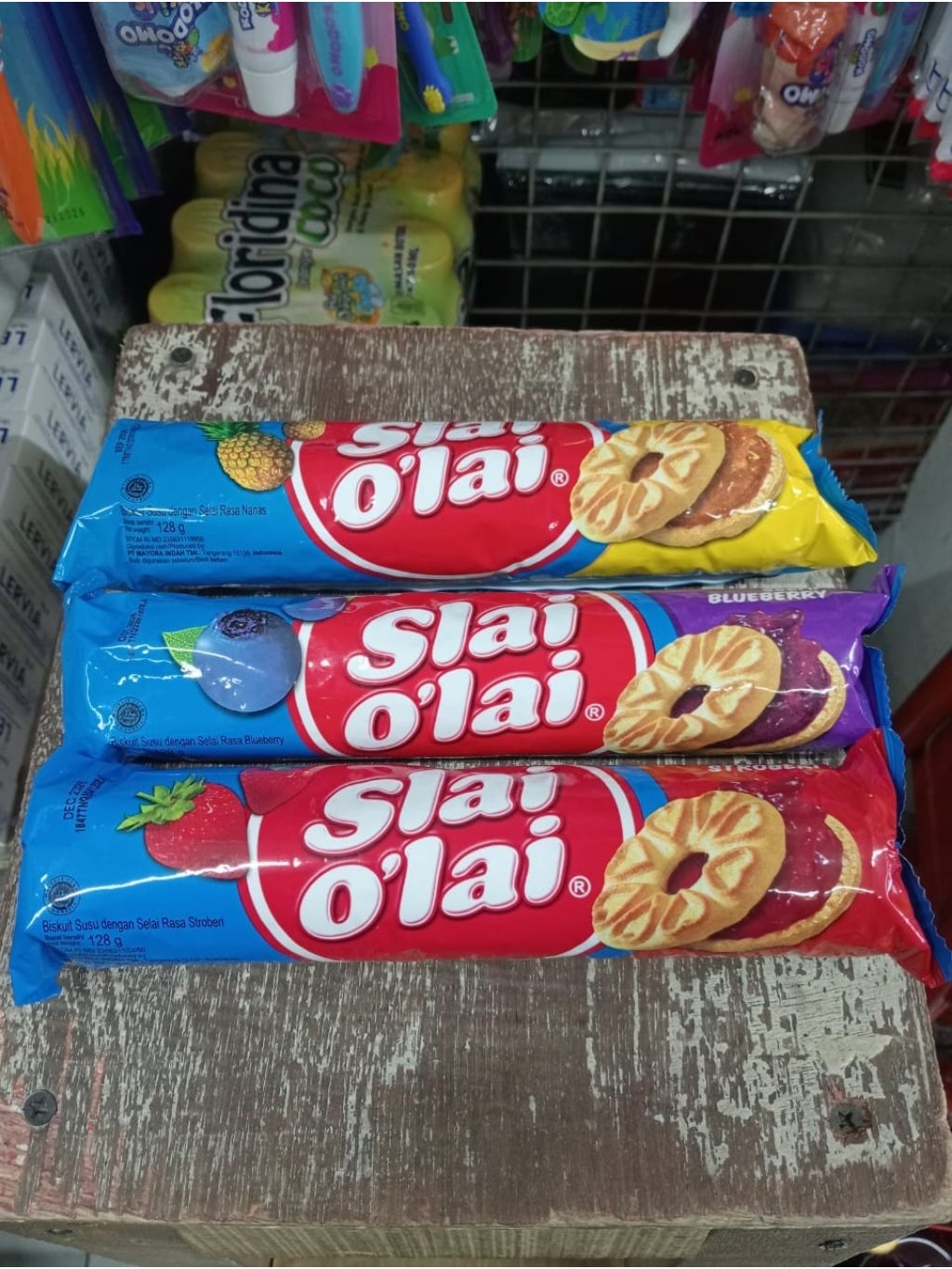 Jual Slai O'lao Roll - All Varian (Nanas, Strawberry & Blueberry ...