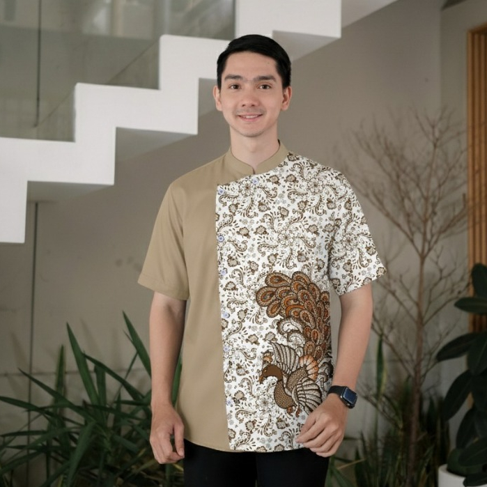 Kemko Batik Pria Motif Merak Kancing Menyamping Kerah Sanghai Premium