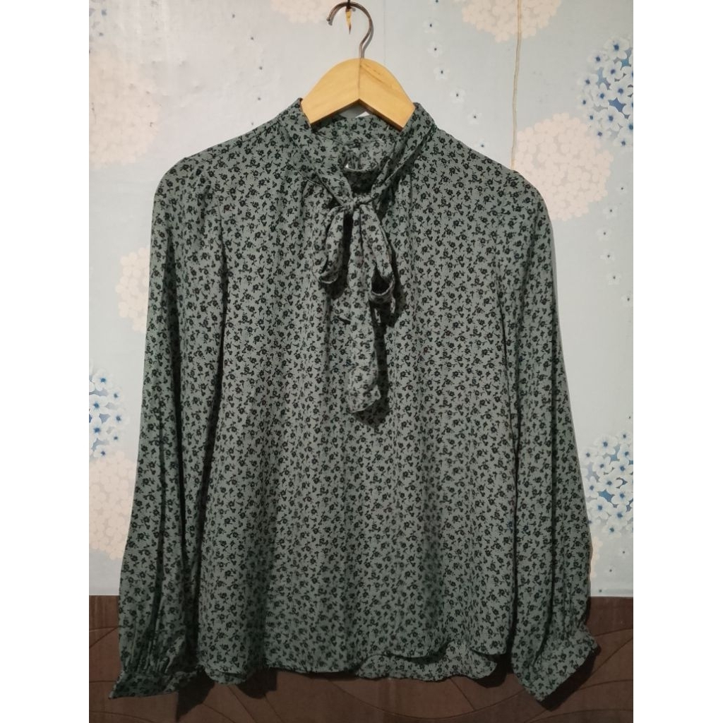 Jual UNIQLO GU blouse bunga-bunga | Shopee Indonesia